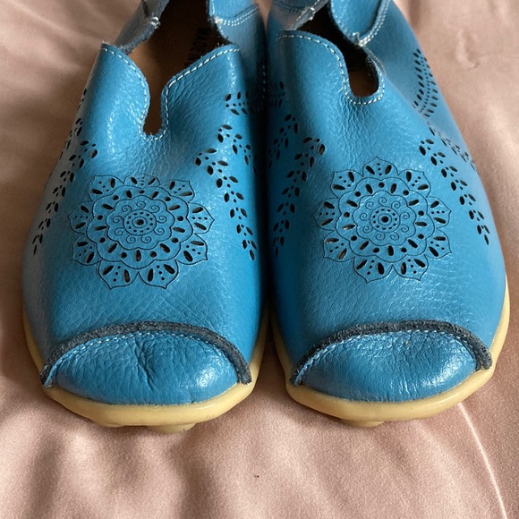 EUC Leather Driving Moc Loafers Laser Cut Out. Only worn a few times. - Picture 1 of 6